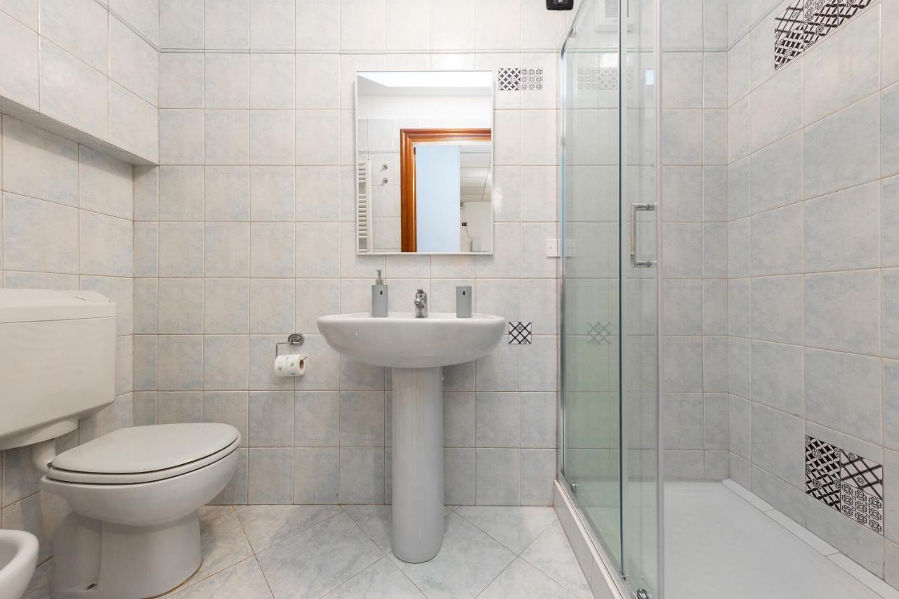 La Gioiosa - Location - Modern Near Metro Bengasi Apartment